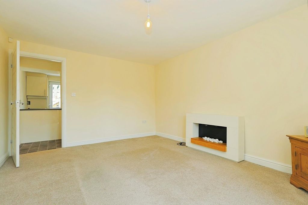 Property photo 3 of 19 Living Room