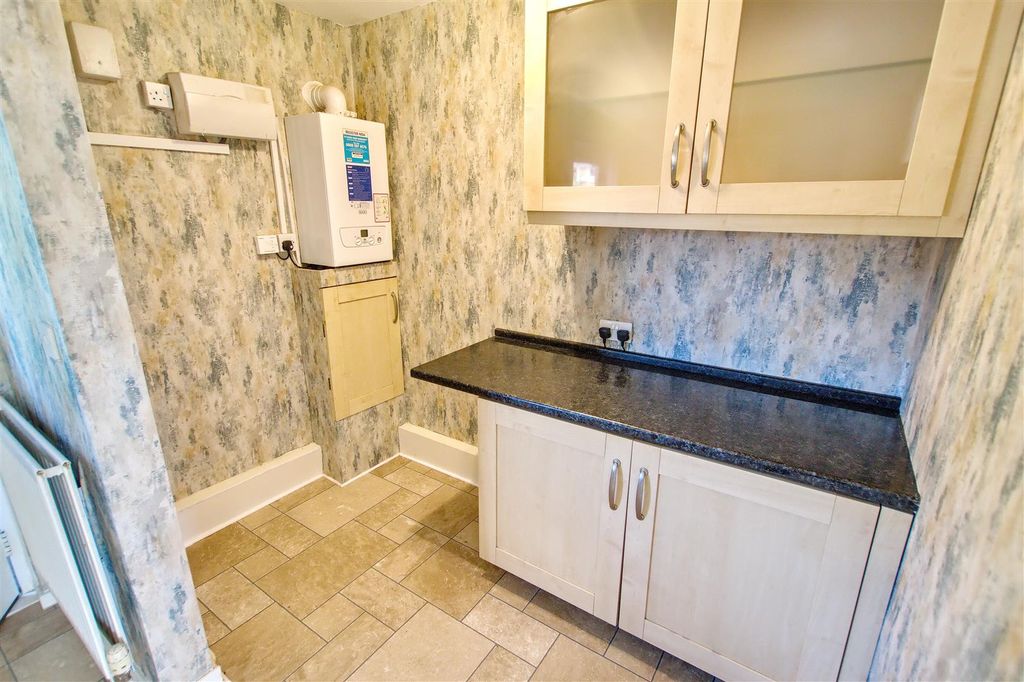 Property photo 3 of 10 Kitchen (2).Jpg