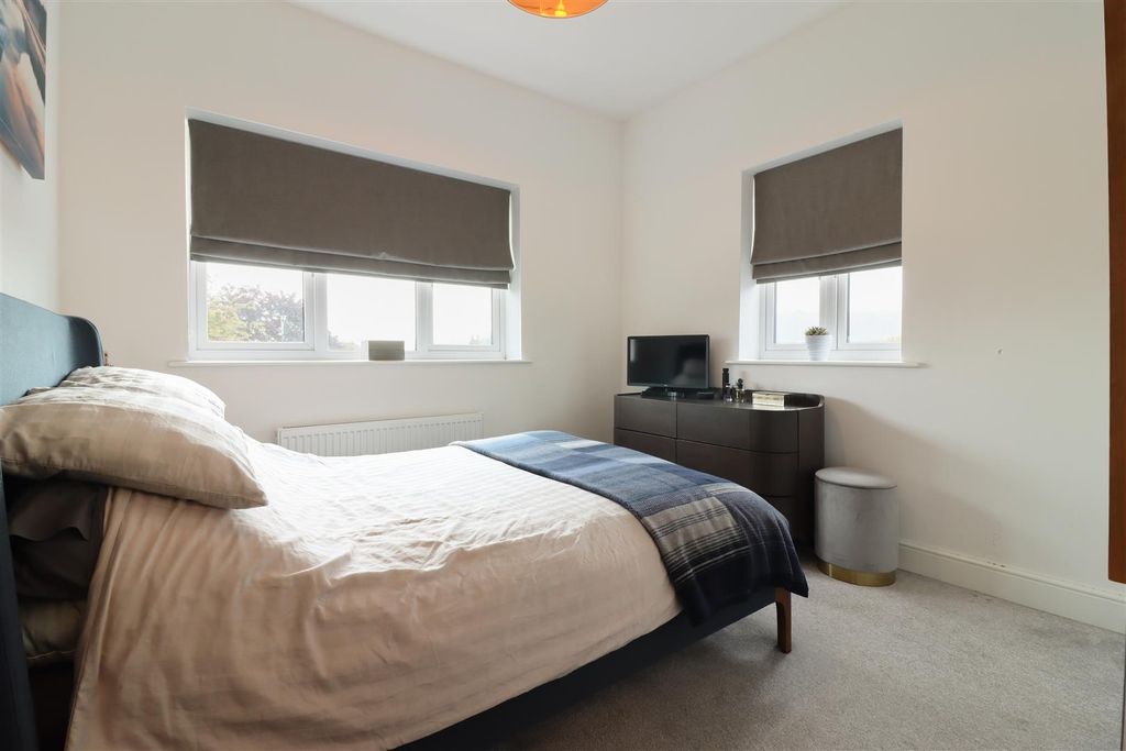 Property photo 3 of 25 Bedroom 1