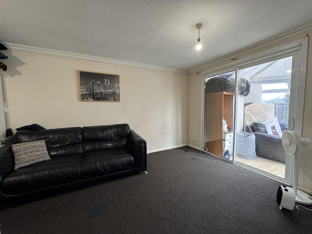 Property photo 2 of 11 Living Room