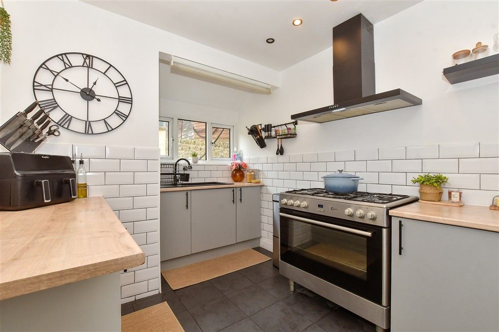 Property photo 3 of 15 Kitchen