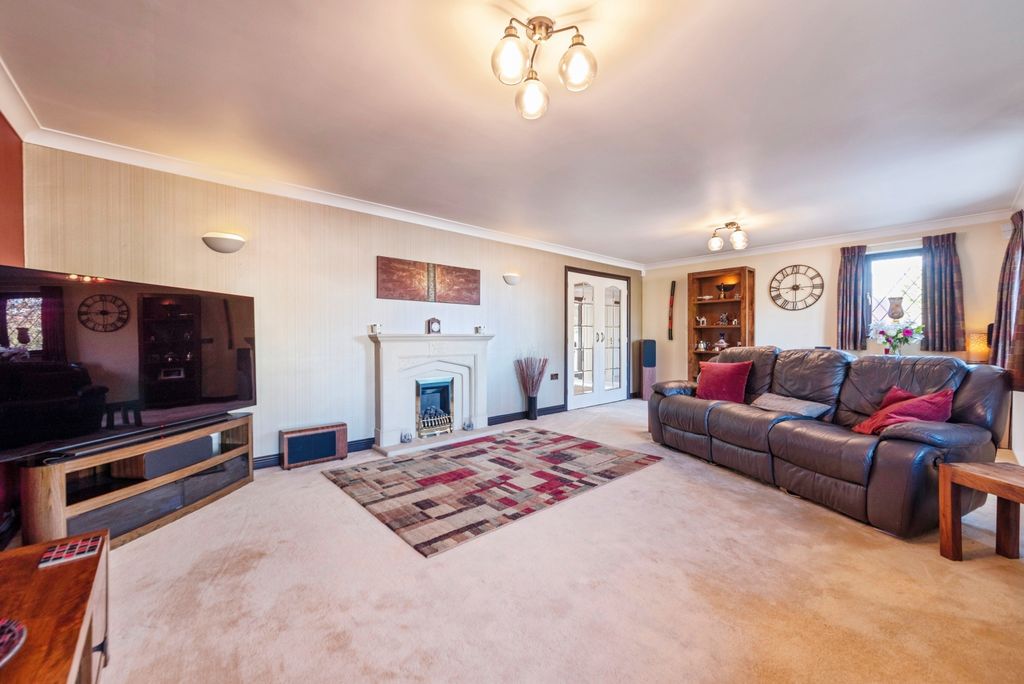 Property photo 3 of 38 15_Oak_Way-54