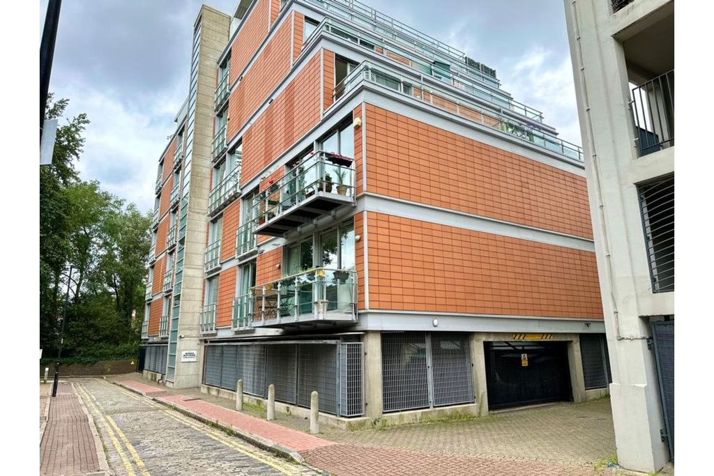Property photo 1 of 9
