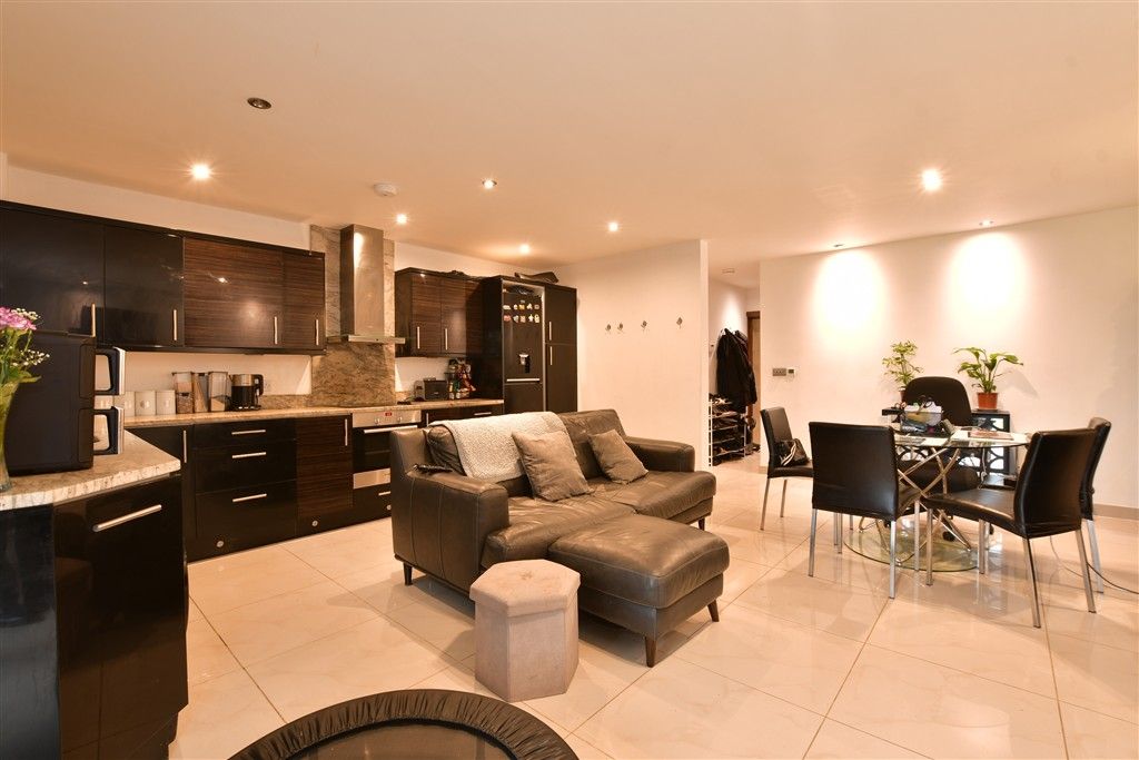 Property photo 2 of 6 Lounge/Kitchen /Dining Room *