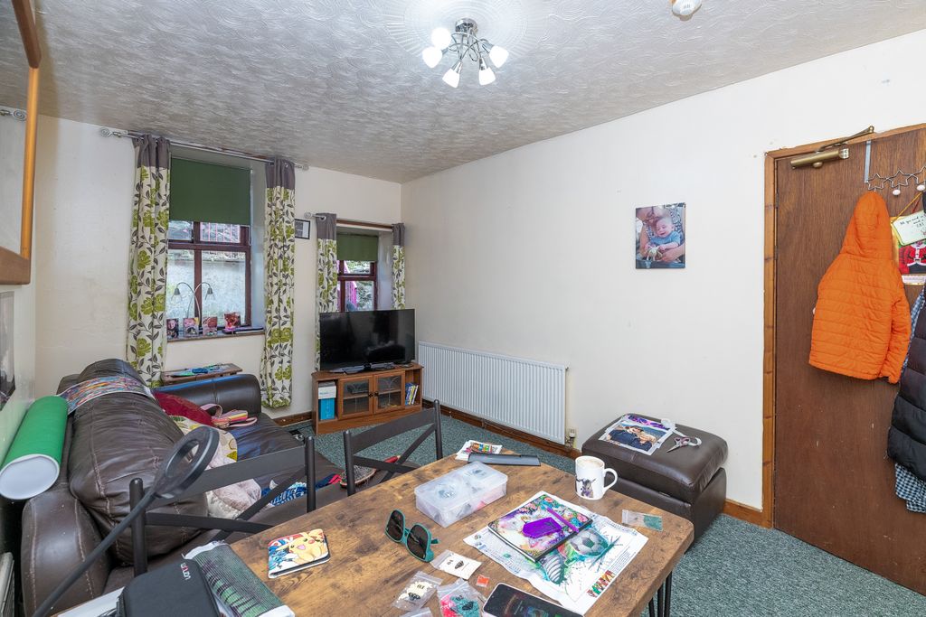 Property photo 3 of 23
