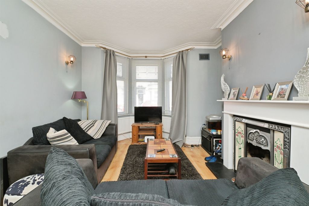 Property photo 3 of 16