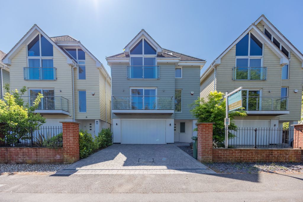 Property photo 1 of 20 R6M_6522-Hdr