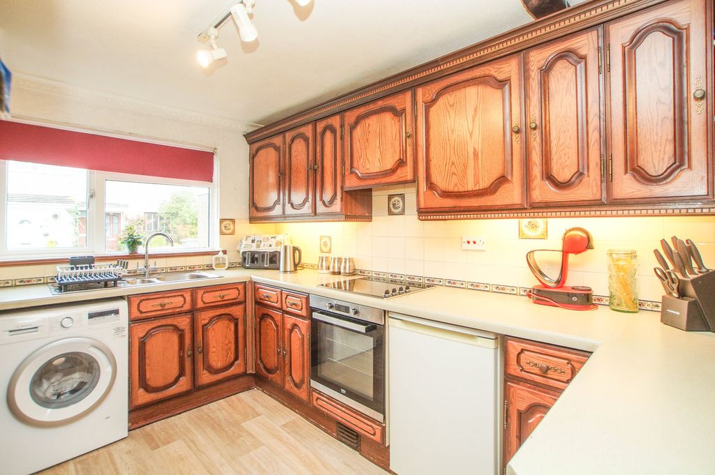 Property photo 2 of 18 Kitchen