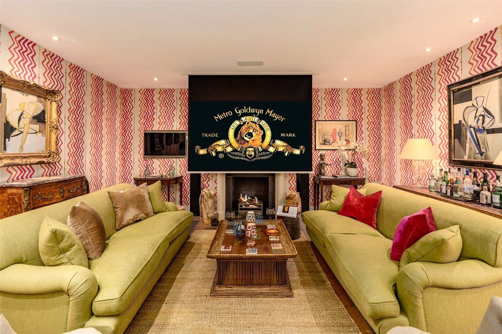 Property photo 1 of 13 Sitting Room