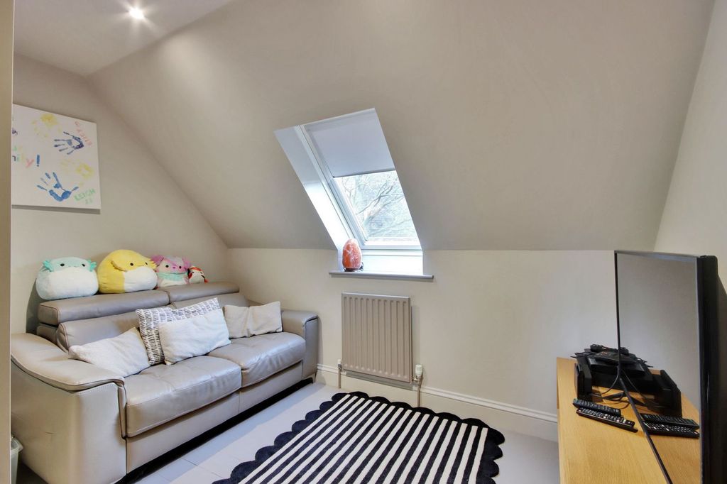 Property photo 3 of 21