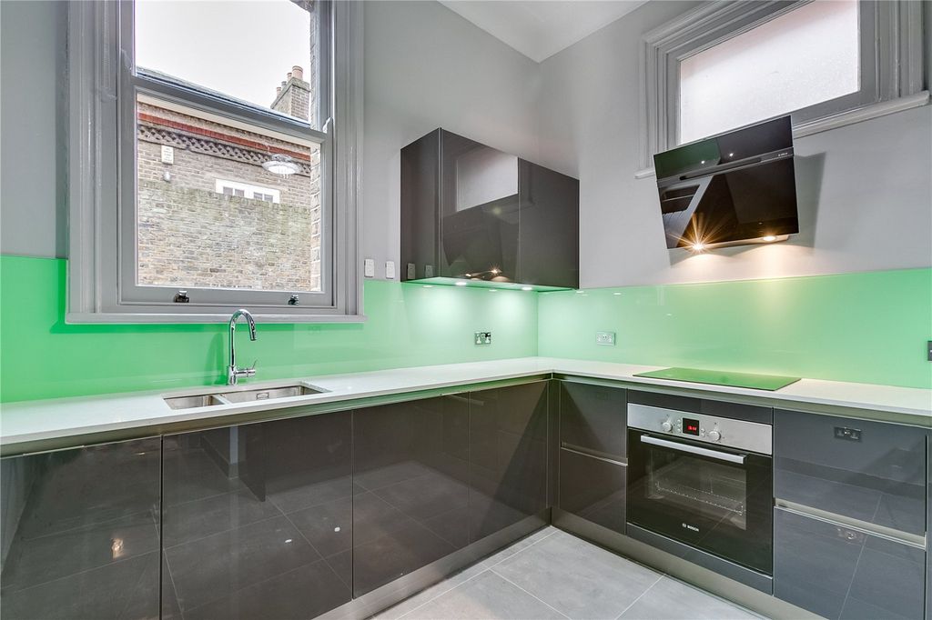 Property photo 3 of 6