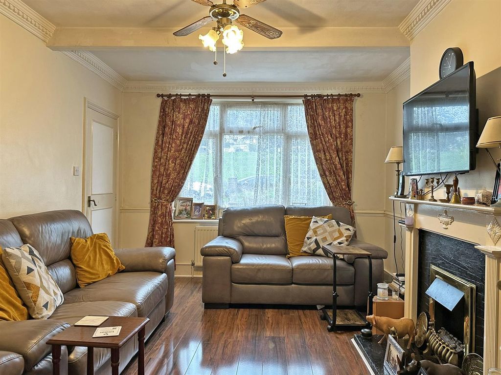 Property photo 2 of 25
