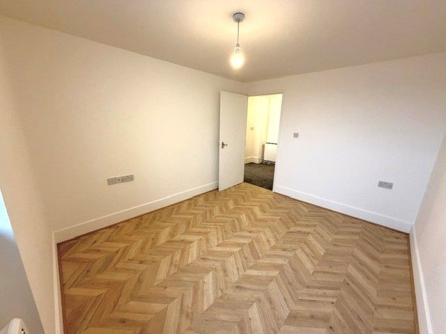 Property photo 3 of 10 Master Bedroom