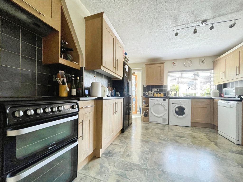 Property photo 2 of 16 Picture No. 13