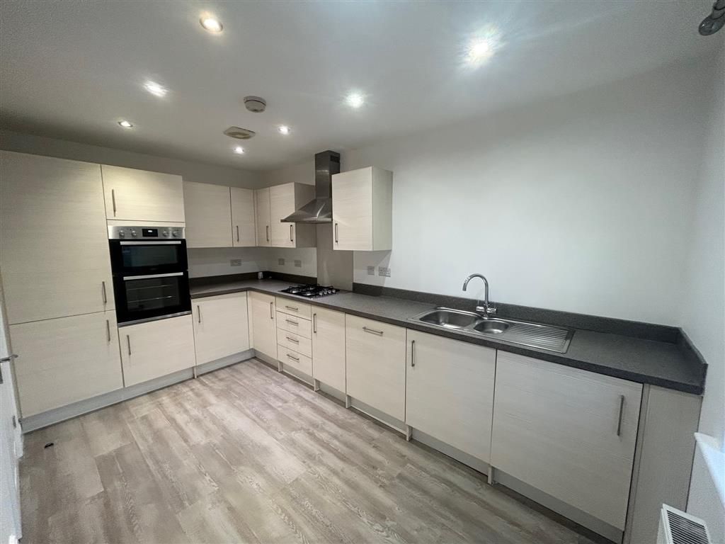 Property photo 2 of 10 Kitchen