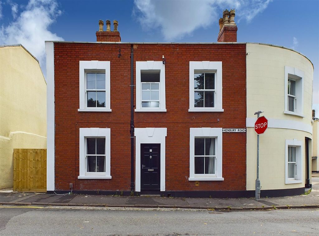 Property photo 1 of 7 1 - Three Bedroom Flat For Auction, Westbury-On-Tr
