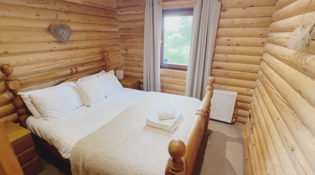 Property photo 3 of 7 Bespoke Log Cabin Retreat Master