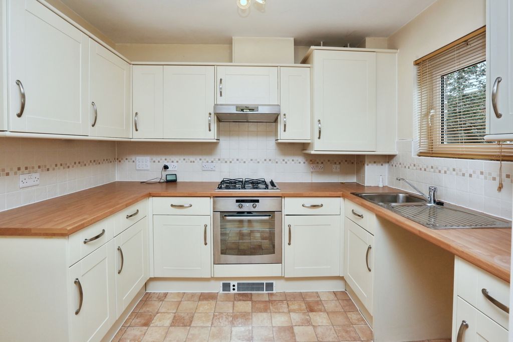 Property photo 2 of 12 Pbox-Img.Jpg