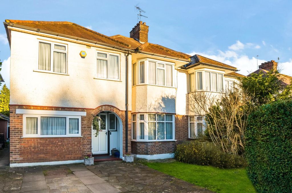 Property photo 1 of 17 Davidson Frost-Wellings, Dfw, Whitchurch Gardens,