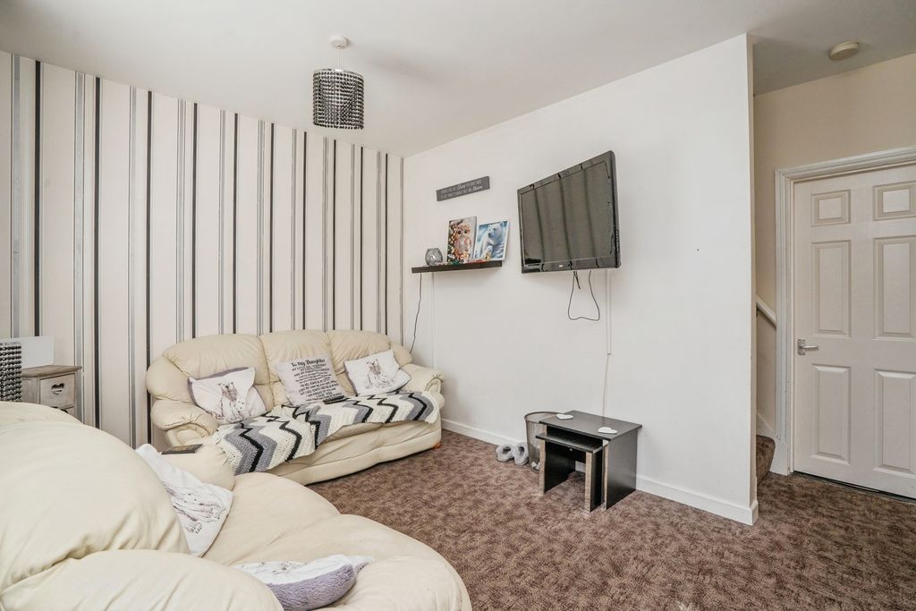 Property photo 3 of 18 Pbox-Img.Jpg