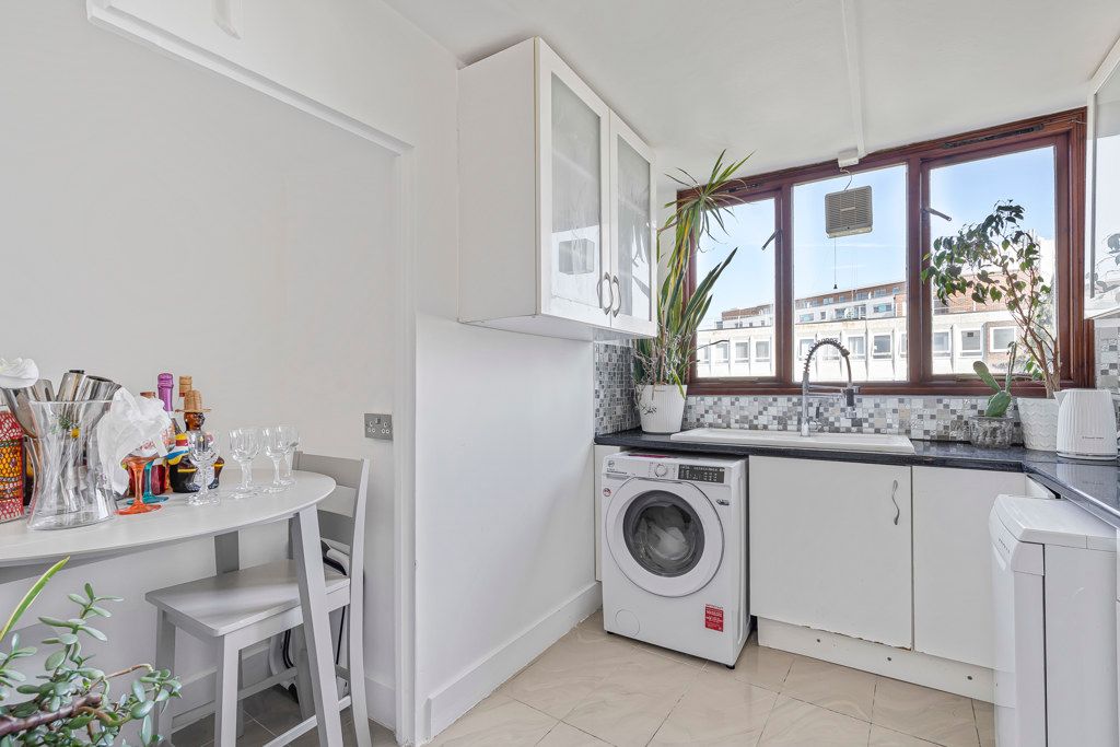 Property photo 2 of 11 Kitchen