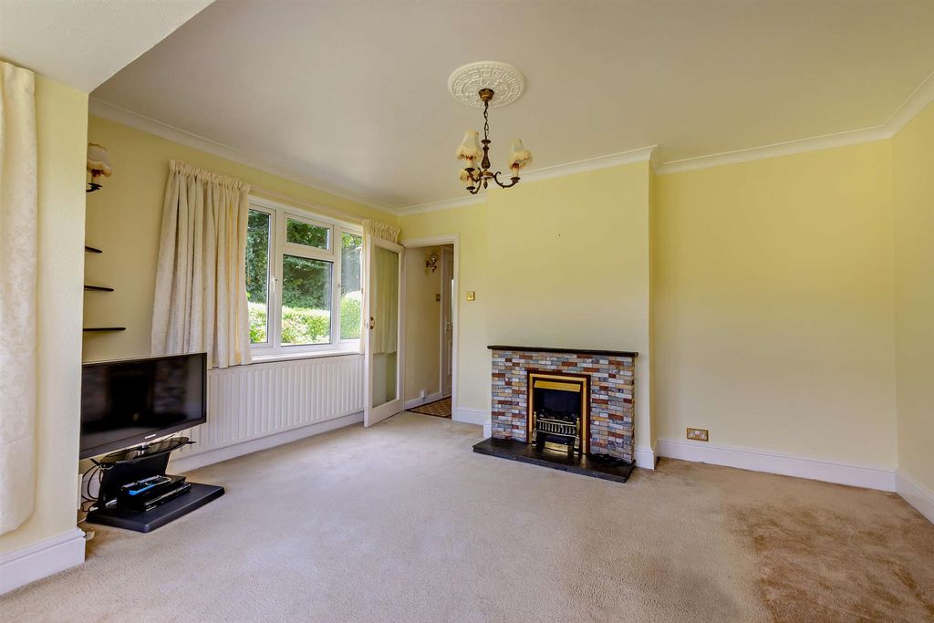 Property photo 3 of 21 8697024-Interior03-800.Jpg