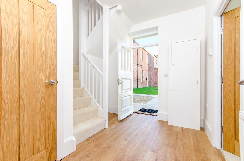 Property photo 3 of 10 040.Jpg