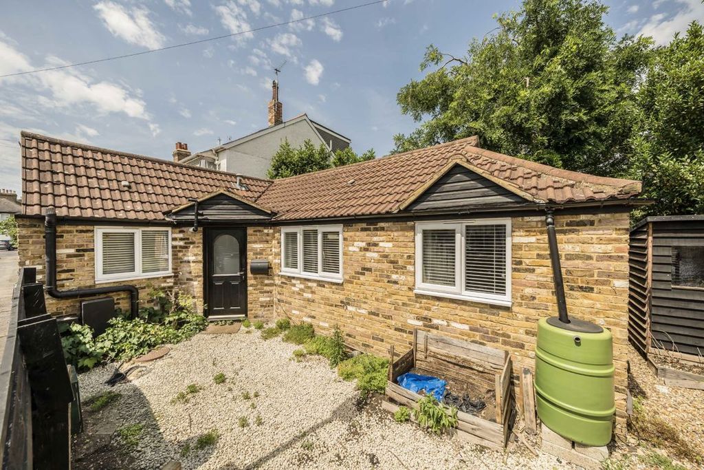 Property photo 1 of 5