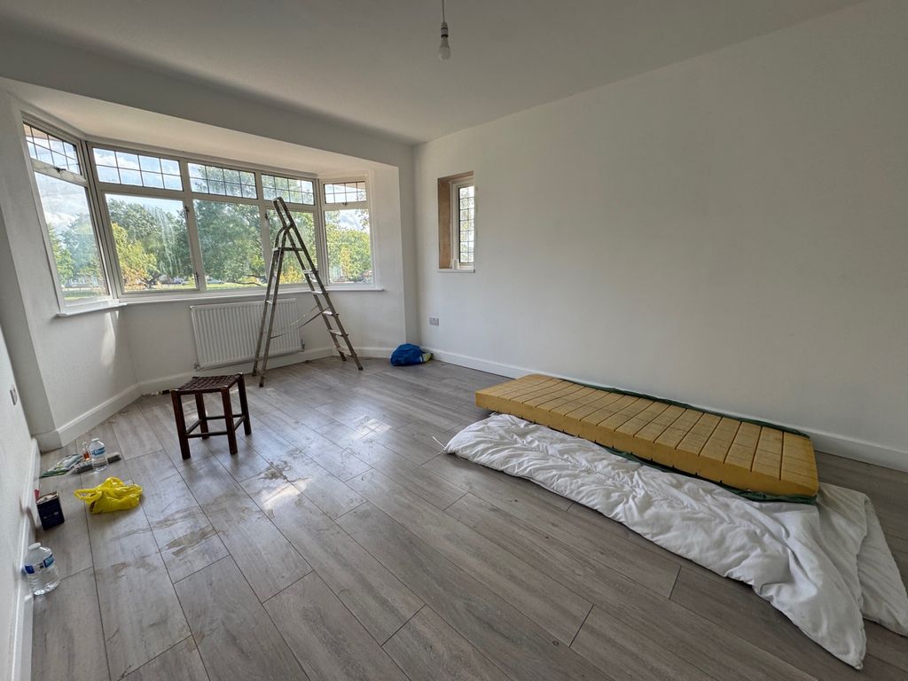 Property photo 3 of 10 Gallery