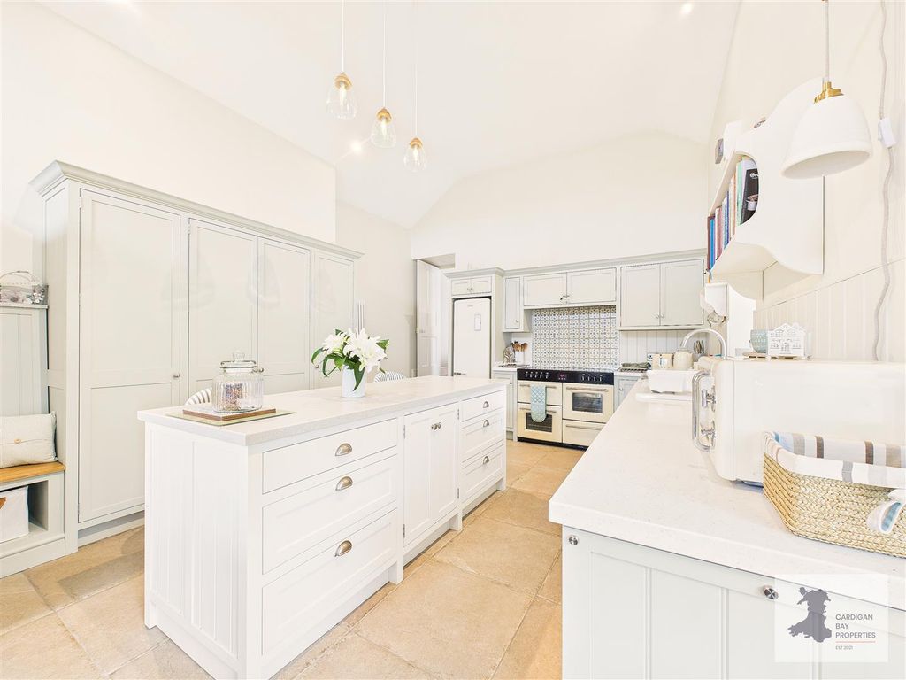 Property photo 1 of 38 Kitchen/Diner