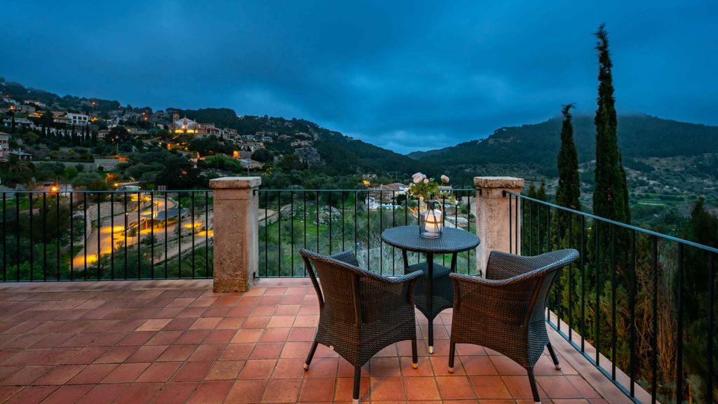 Property photo 2 of 28 2  81219.Jpg