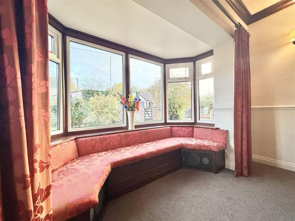 Property photo 2 of 21 Living Room