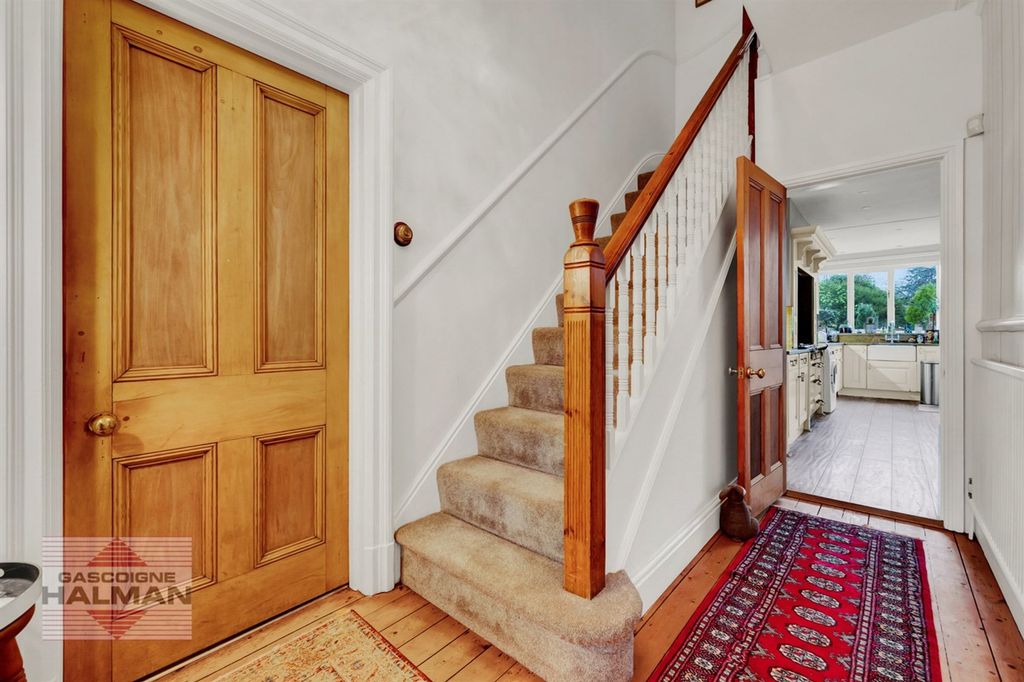 Property photo 2 of 22 Entrance Hallway