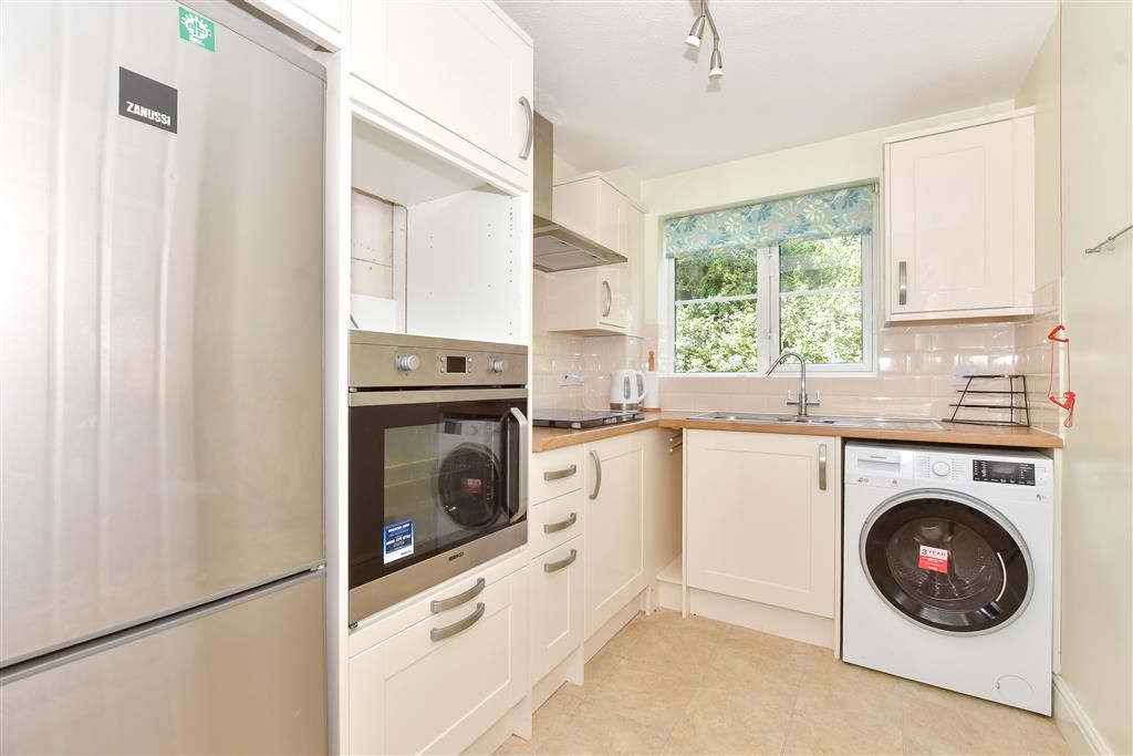 Property photo 2 of 8 Kitchen