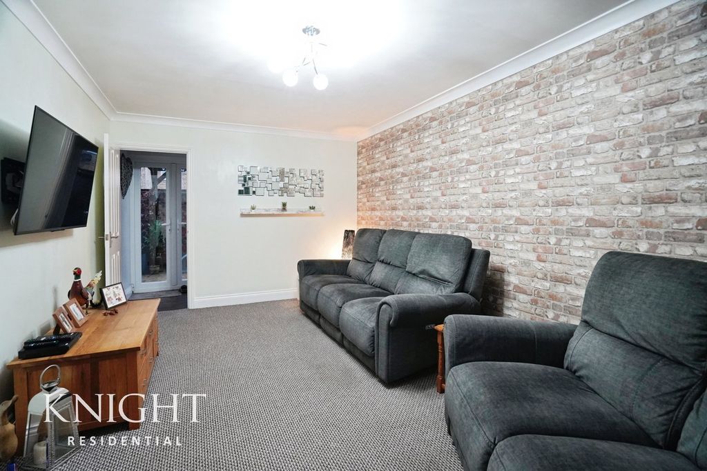 Property photo 2 of 23