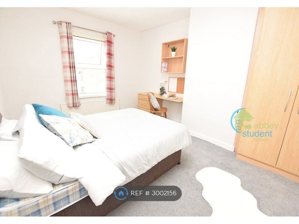 Property photo 3 of 6 Bedroom 3