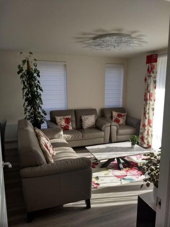 Property photo 1 of 11 Cover