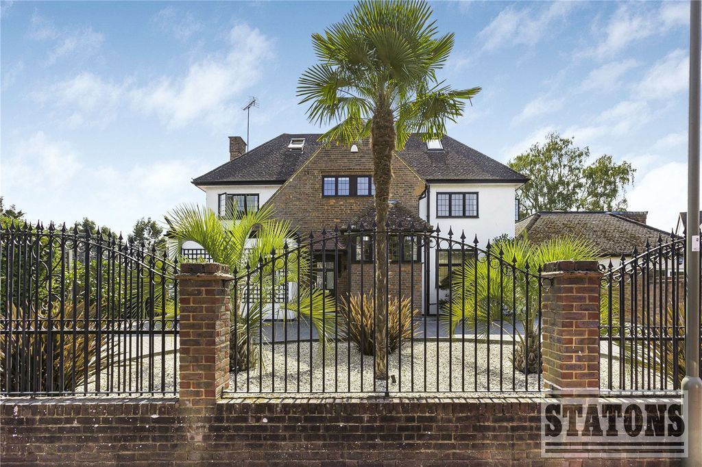 Property photo 2 of 34 Picture No. 11