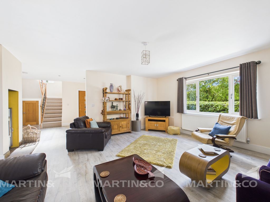 Property photo 2 of 33 Cam02406G0-Pr0506-Still008