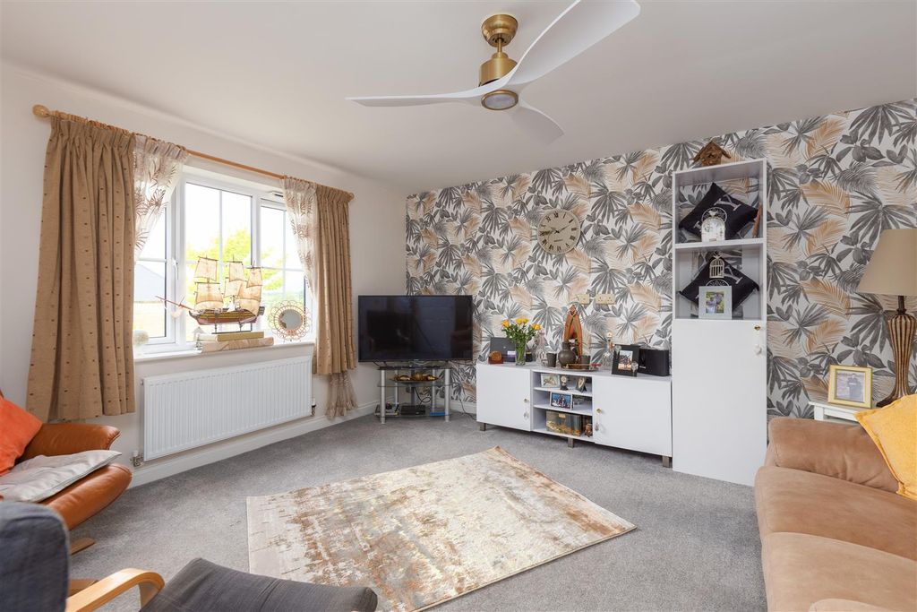 Property photo 2 of 24