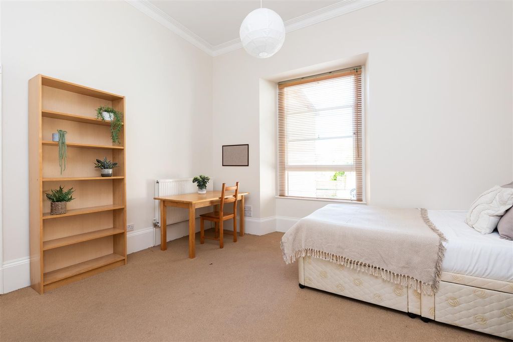 Property photo 3 of 12 Basement Flat, 2 Georges Place, Bath BA2 4En-4.Jpg
