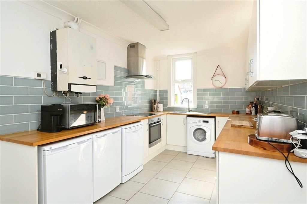 Property photo 2 of 9 Kitchen