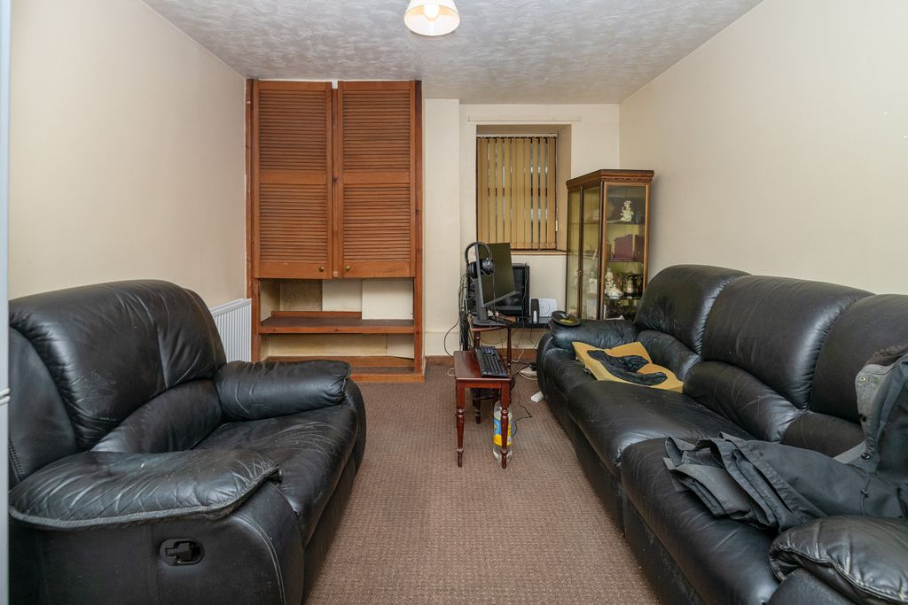 Property photo 2 of 23