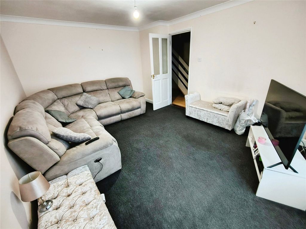 Property photo 2 of 9 Lounge