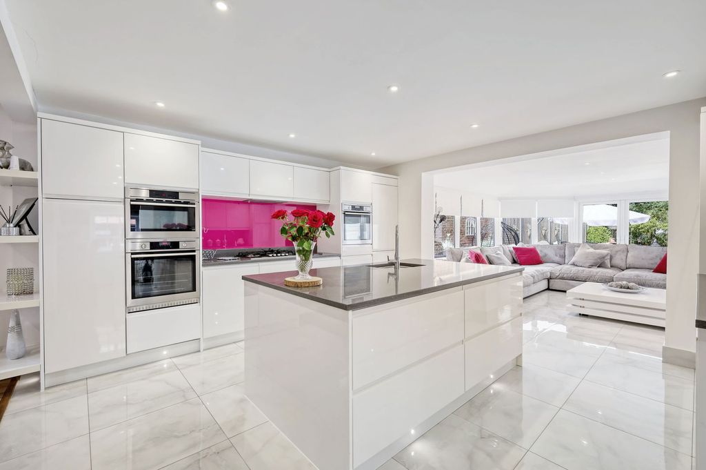 Property photo 2 of 49