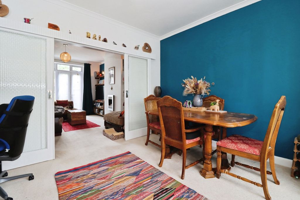 Property photo 3 of 18 Pbox-Img.Jpg