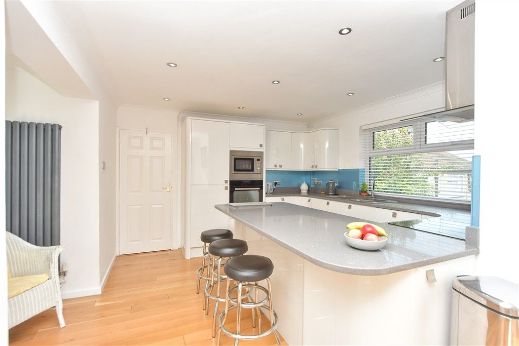 Property photo 2 of 14 Kitchen/ Breakfast Area