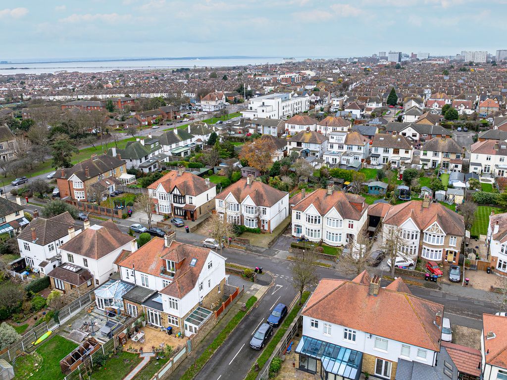 Property photo 2 of 28