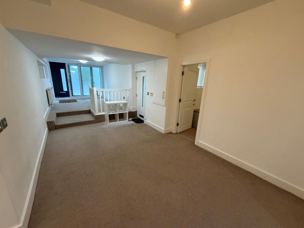 Property photo 3 of 10 Image