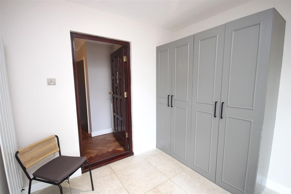 Property photo 3 of 41